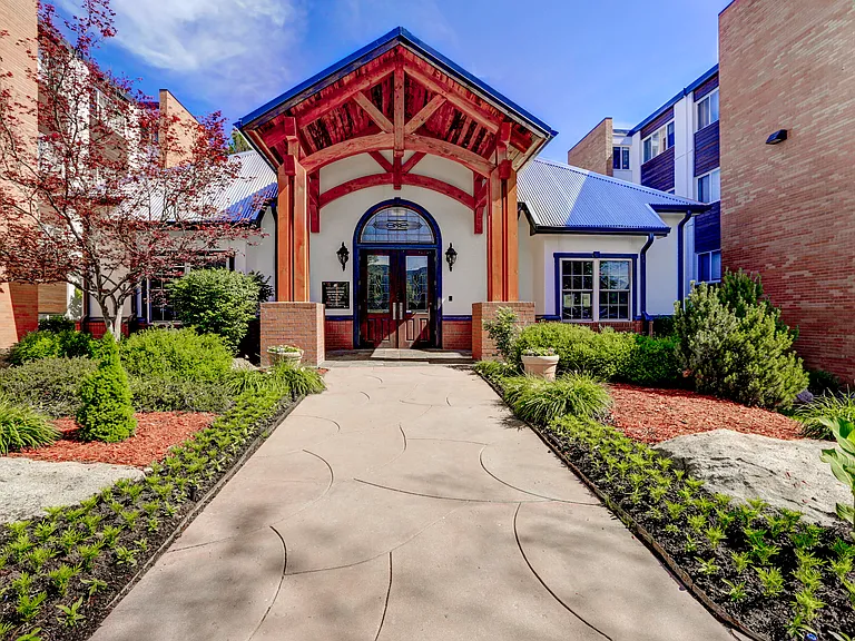 Sterling Boulder Apartments - Student Living — Photo 1