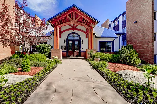 Sterling Boulder Apartments - Student Living Photo 1