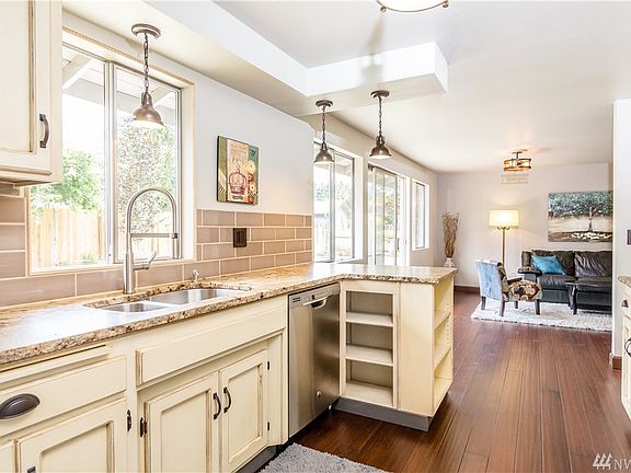Updated Kitchen - Stunning Cabinetry