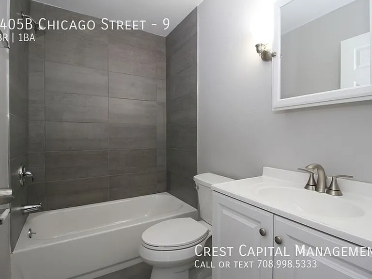 1405B E Chicago St #13 — Photo 7
