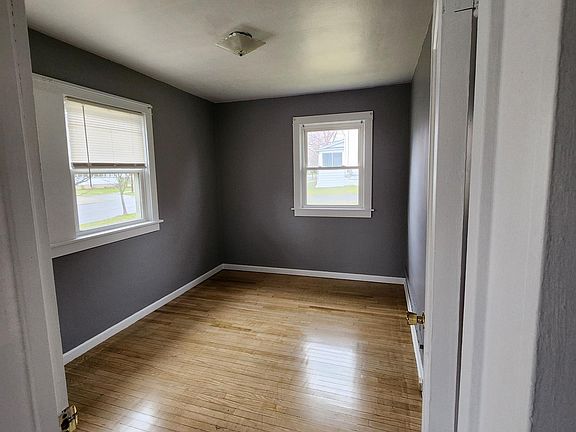 3rd image of 311 W Pine St