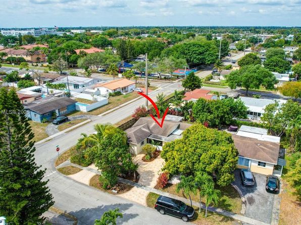 2300 N 57th Way, Hollywood, FL 33021