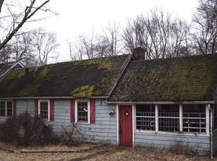 69 W Valley Brook Rd, Long Valley, NJ 07853