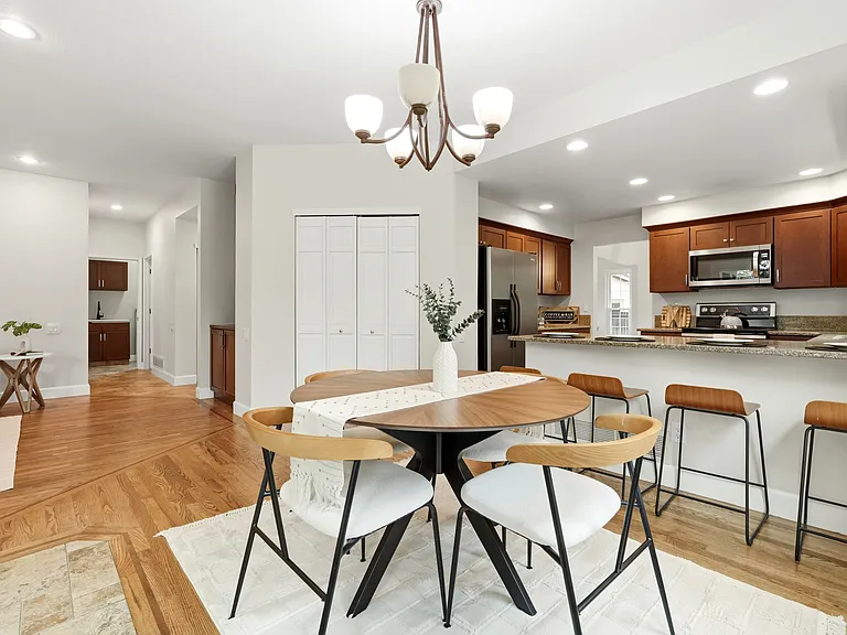 204 Corby Pl — Photo 12