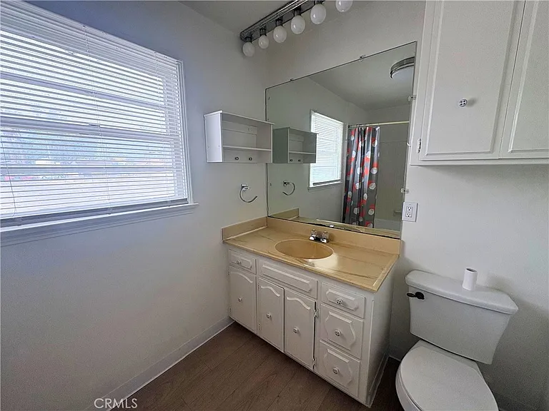 216 W D St — Photo 14