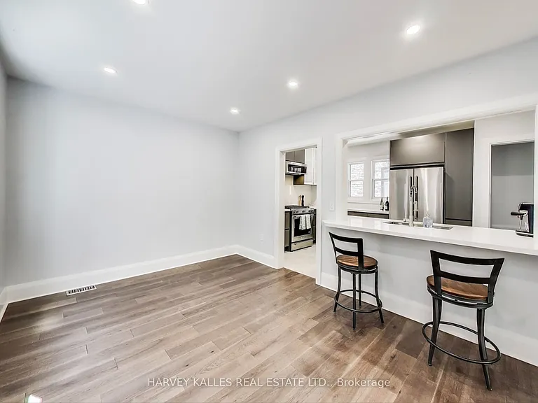 338 Markham St — Photo 6