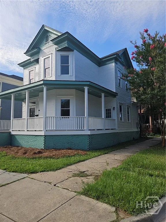 5 bed, 3.5 bath, 2422 sqft, $2,650 — Photo 2