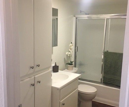 5th image of 623 E Cedar Ave