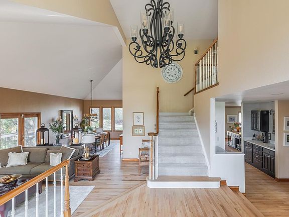 5th image of 8589 Skyland Dr