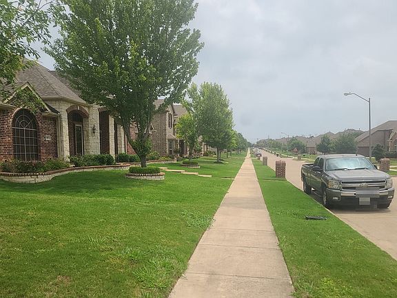5th image of 913 Danbury Dr