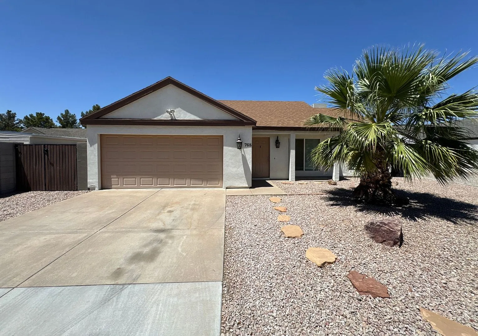 Stunning 3-bedroom, 2-bathroom home located in the highly sought-after city of Chandler, AZ. — Photo 1