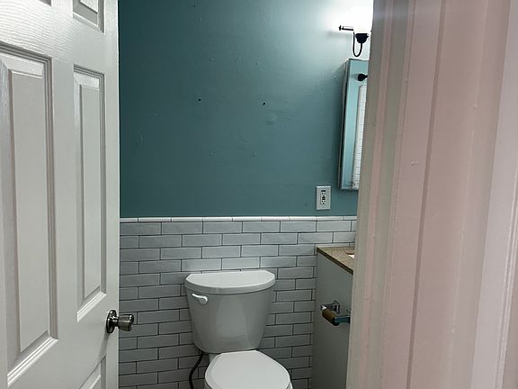 4th image of 3317 W St APT 3