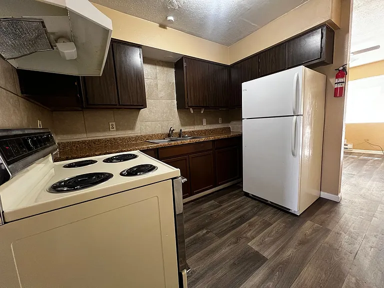 183 Monte Largo Dr NE — Photo 3
