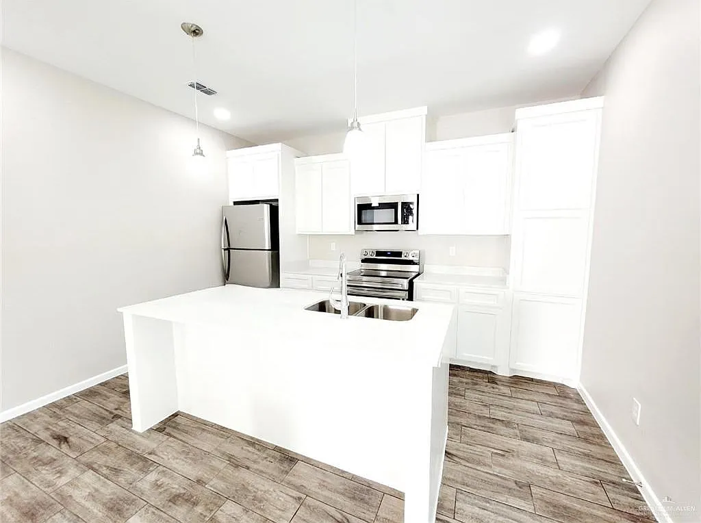 3 bed, 2.0 bath, 1078 sqft, $1,125 — Photo 4