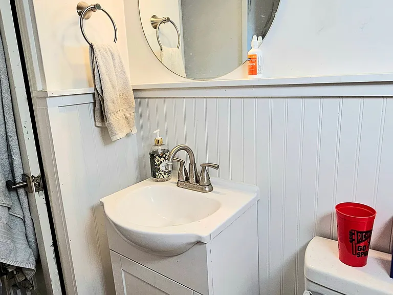 1403 Roxbury Rd — Photo 10