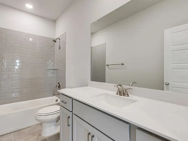 3317 Loftwood Ln — Photo 2