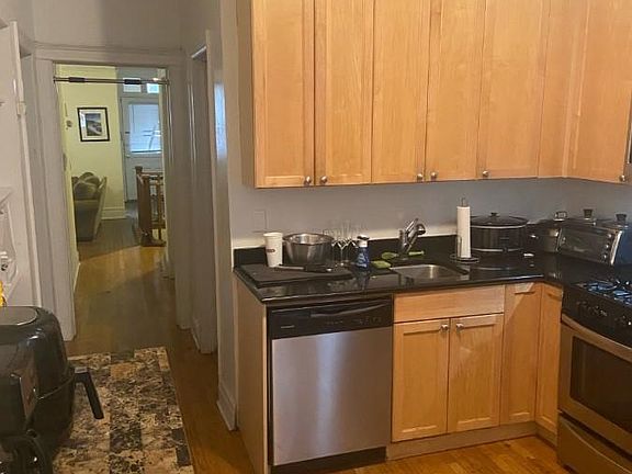 2nd image of 3019 N Kenmore Ave #1F