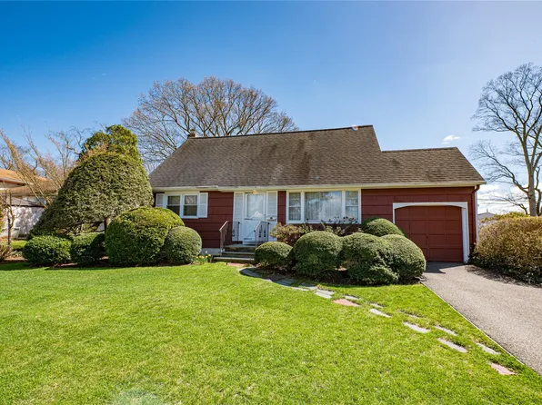 184 Radcliff Drive, East Norwich, NY 11732