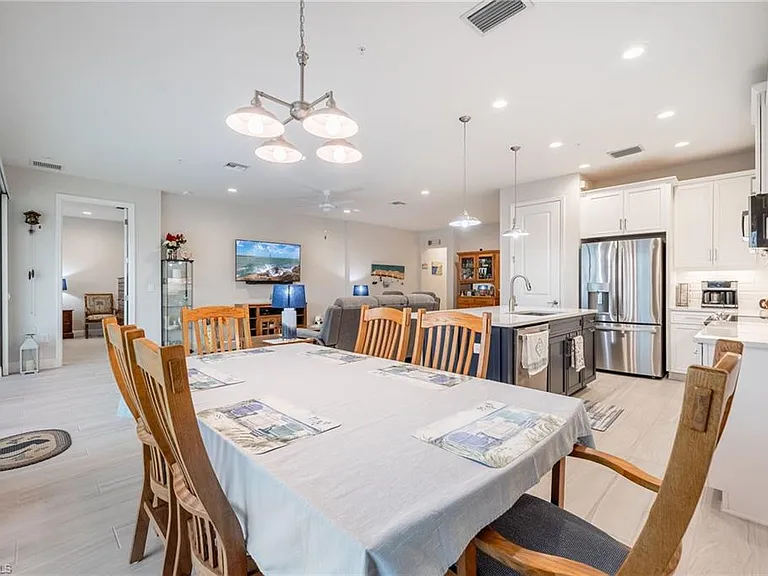 2555 Seychelles Dr #406 — Photo 14