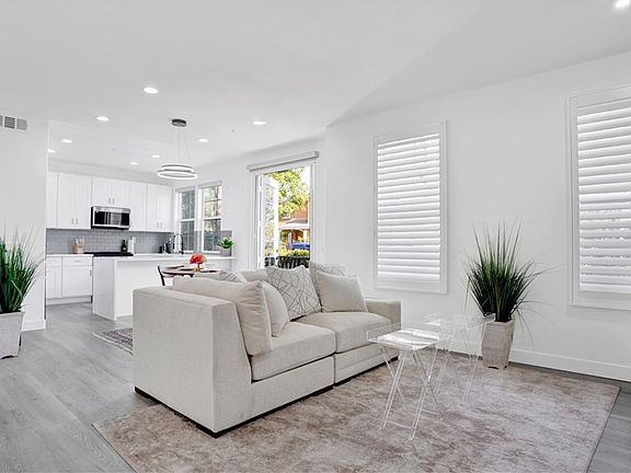 3rd image of 28 Albany St