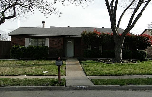 1st image of 864 Cambridge Dr