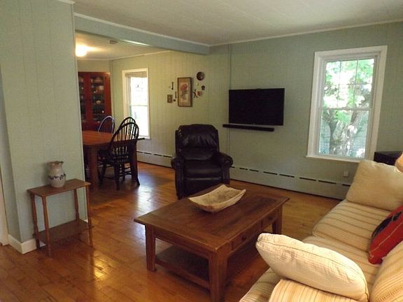 5th image of 46 Roosevelt Ln