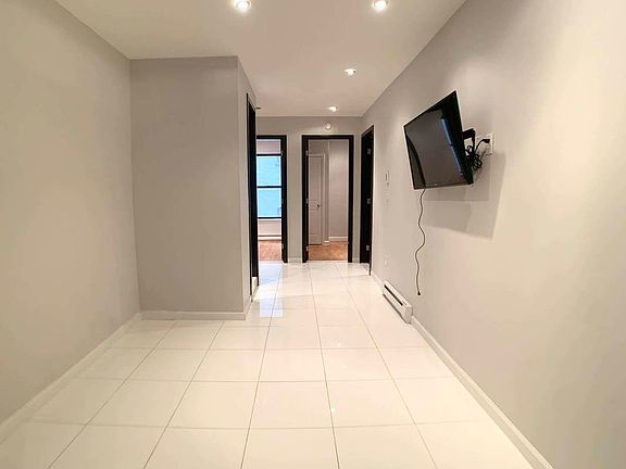 3rd image of 350 Manhattan Ave #3EE
