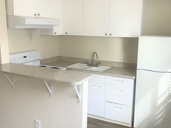 5th image of 1821 G St APT J