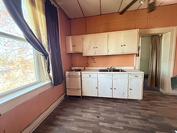 2nd image of 702 S Clay St