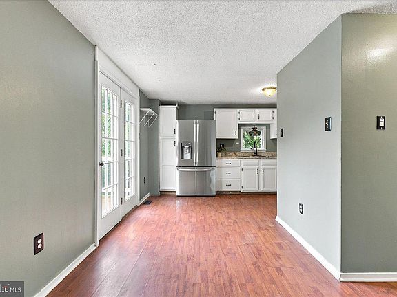 5th image of 1 E Hart St