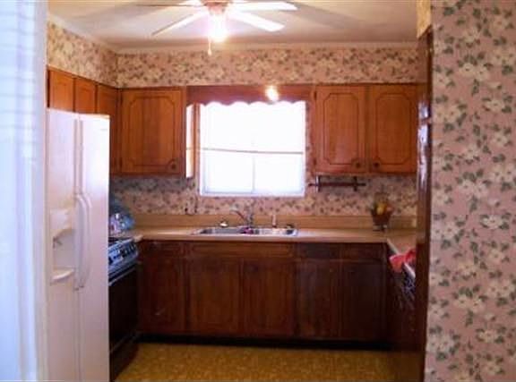 5th image of 137 Crawford Ln SE