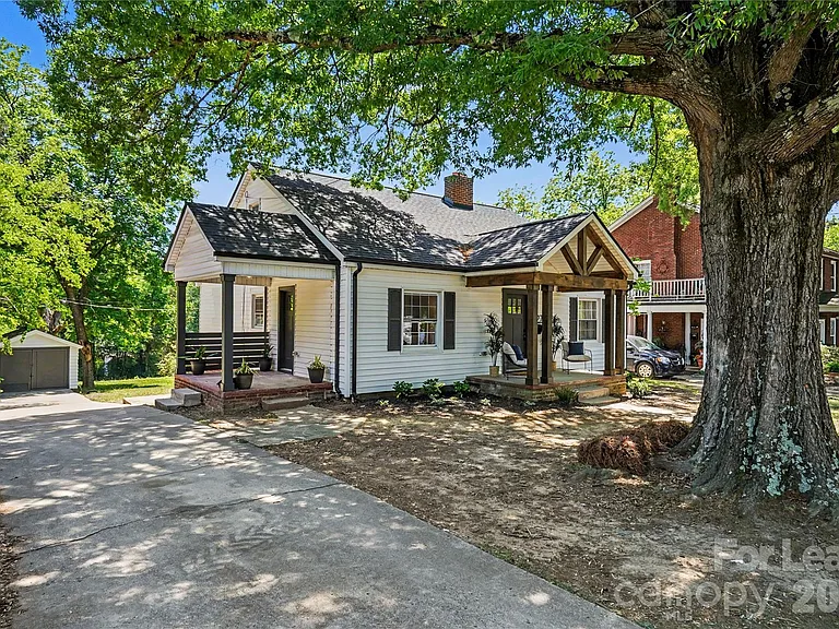 127 Cedar Dr NW — Photo 2