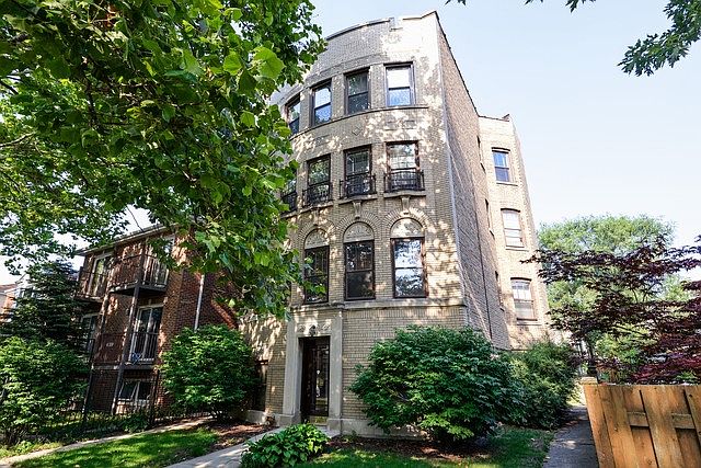 1st image of 7409 N Claremont Ave #3