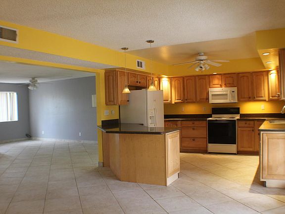 3rd image of 3039 W Calle Paulo