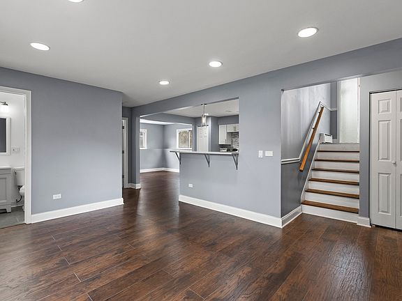 2nd image of 1209 S Elmwood Ave
