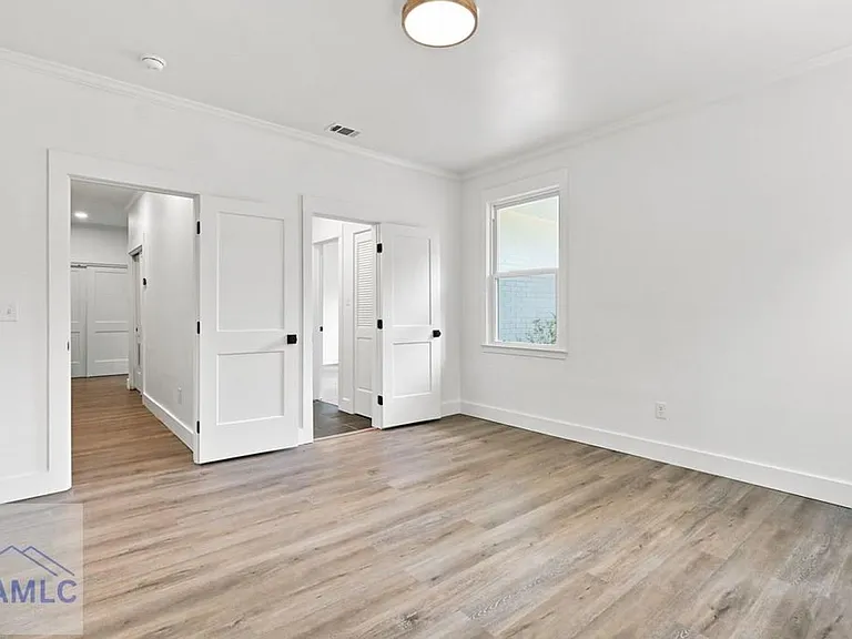 762 E Bay St — Photo 13