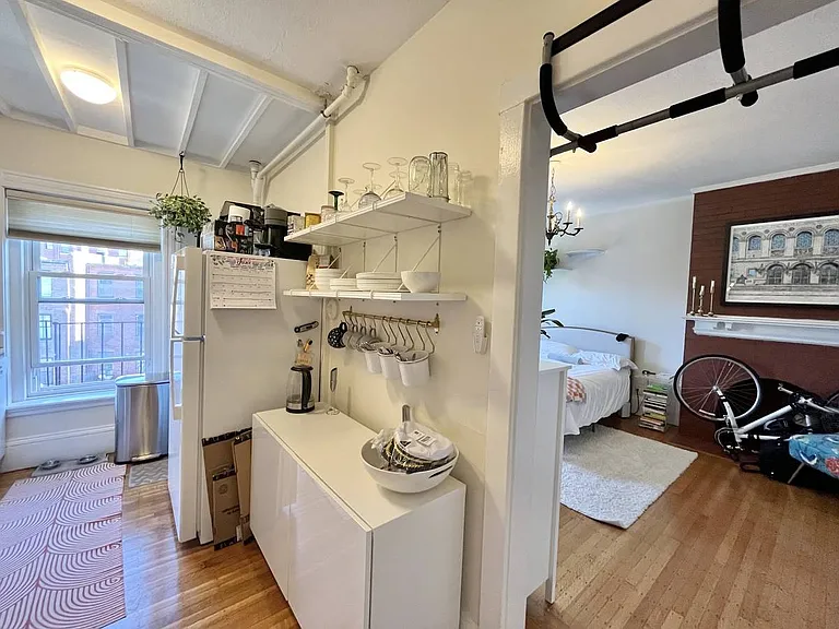 523 Beacon St #8 — Photo 6