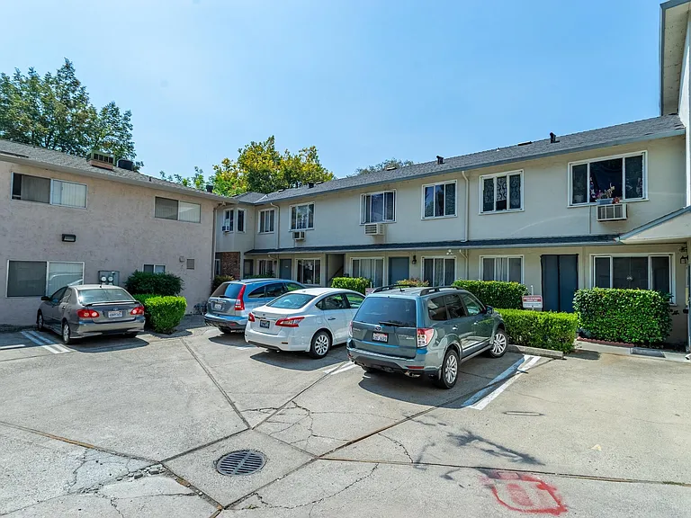 1721 O St #6 — Photo 8