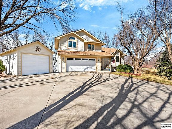 2nd image of 14506 Hackberry Ln