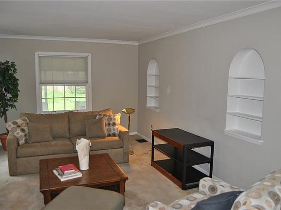 3rd image of 1816 Woodland Dr