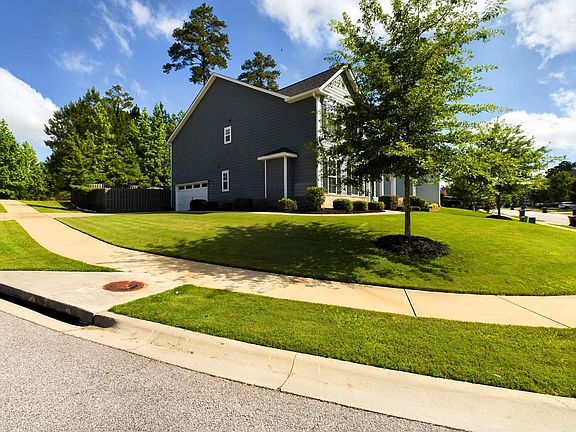3rd image of 318 Colonnades Drive