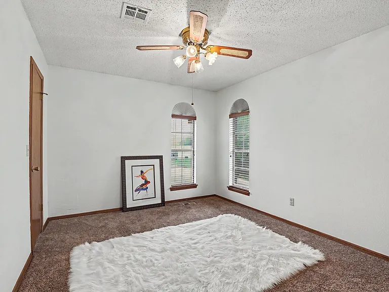 3917 Clendon Way — Photo 11