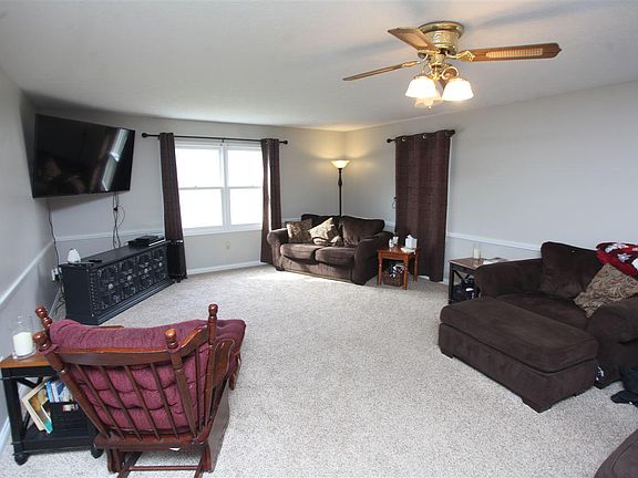 4th image of 610 W Villa Dr