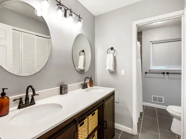 4848 Stuhrberg Dr, Brighton, MI 48114