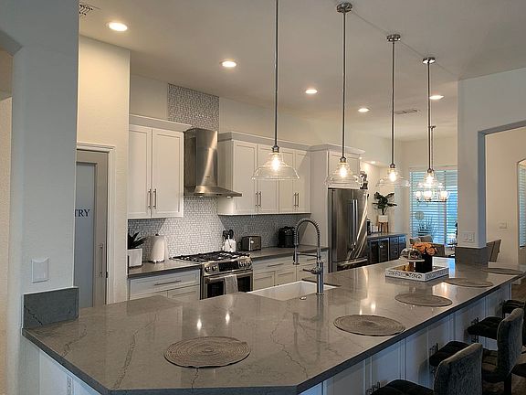 4th image of 90 Cafaro Cir