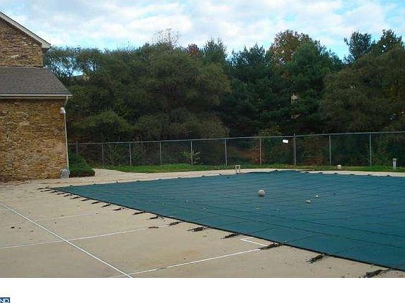 5th image of 207 N Westridge Pl