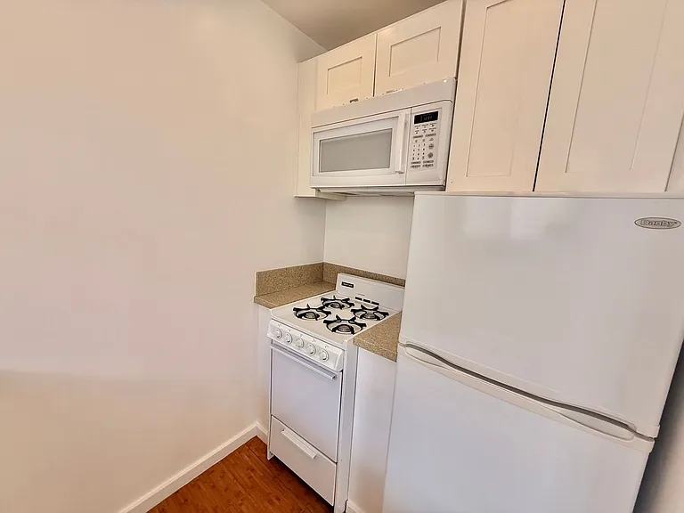7529 Herschel Ave — Photo 8