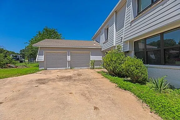 3 bed, 1.5 bath, 2116 sqft, $1,900 — Photo 4