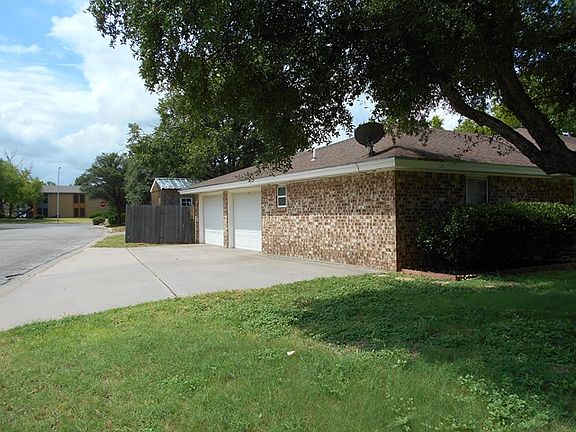 2nd image of 3101 Lindenwood Dr