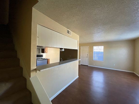 3rd image of 4503 Hunt Cir APT D